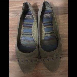 CAMPER flats in khaki color